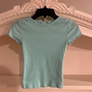 This very cute shirt is waiting for you!!🪩🙈Perfect for summer thats coming up!